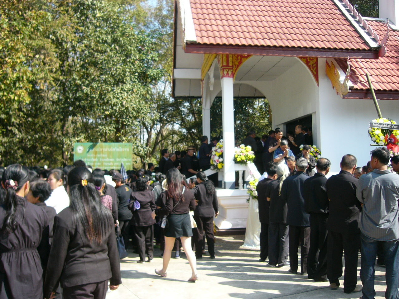 タイのお葬式 チェンライでテニス