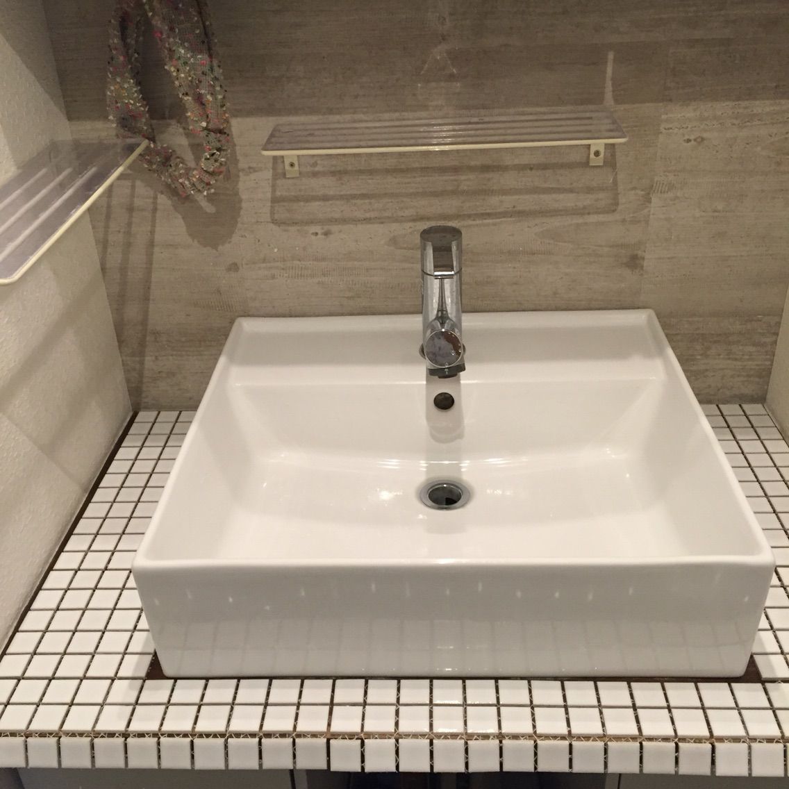 洗面台にタイルシートをdiy Hurry Up Tidy Up