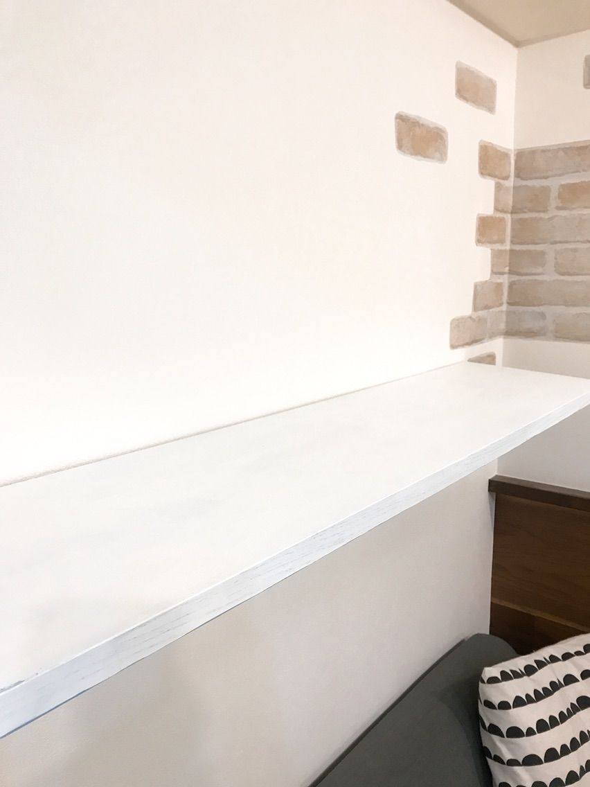 Ikeaのウォールシェルフをインテリアに合わせてセリアのペンキでペイントしました Hurry Up Tidy Up