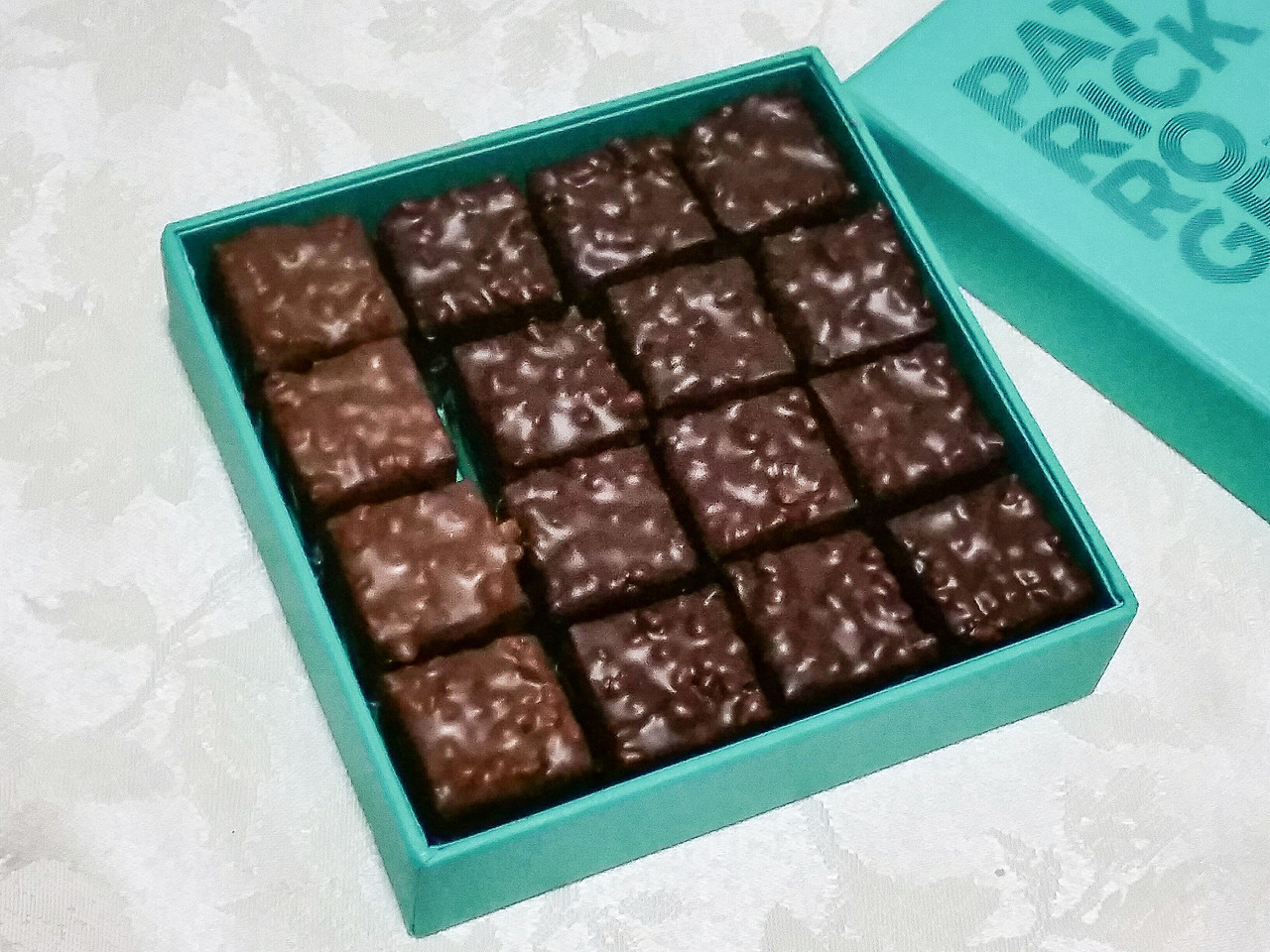 パトリックロジェ チョコレート16個アソート PATRICK ROGER パリ➁