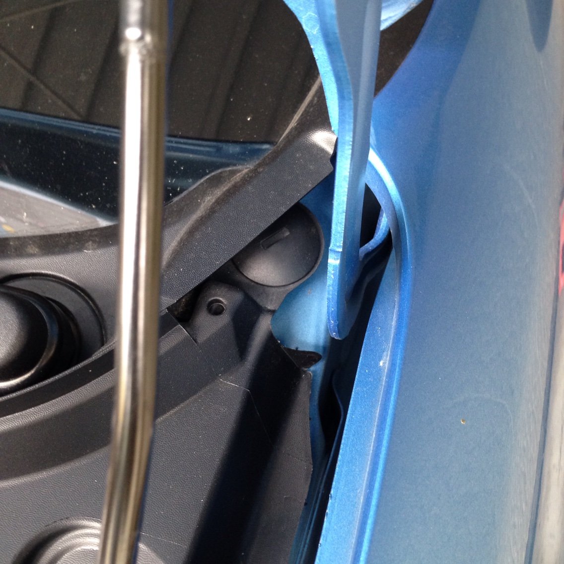 カウルトップカバーの取り外しは面倒 So Ya 家