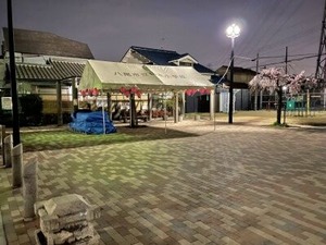 テントだけが残された公園の夜景
