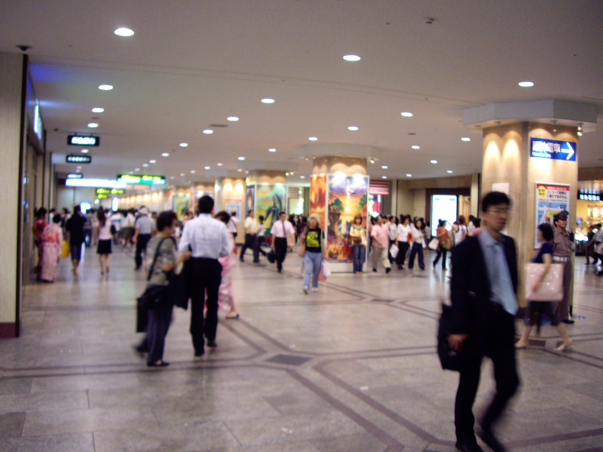 この日のコンコースはちょっと華やか 阪急百貨店コンコースのその後と天神さん 関西の建物 阪急コンコースについてのお話です