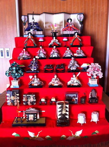 保育園に飾られたひな飾り