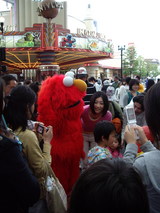 大家なの下のセサミキャラ エルモ