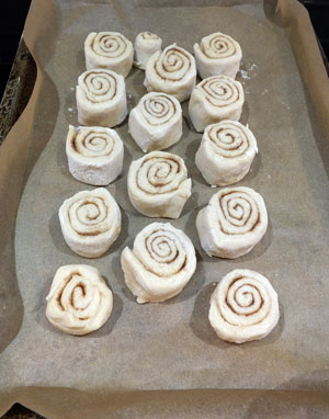 2017-03-02-cinnamonroll4