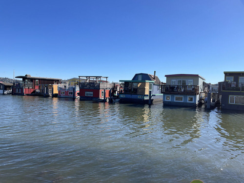2023-01-24-houseboat1