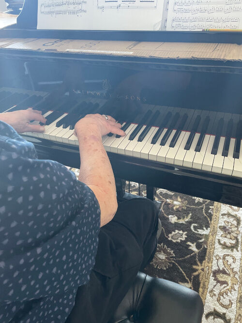 2026-10-10-pianoplaying