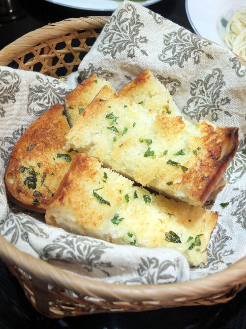 2025-12-21-garlicbread1