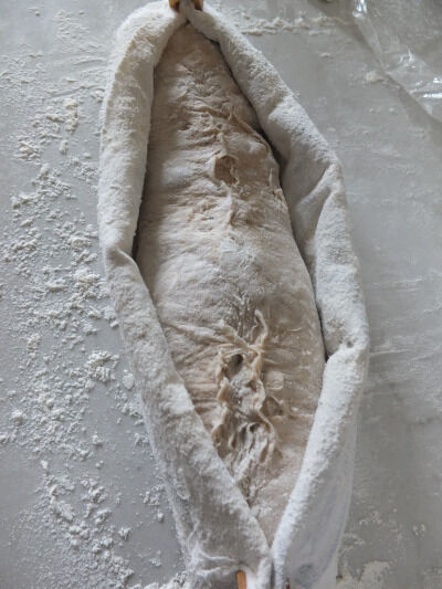 2024-12-23-xmasbread12