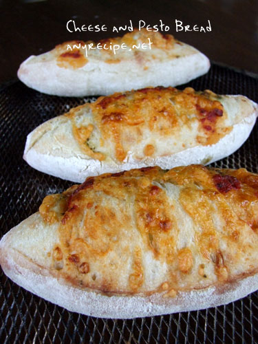 cheese_pesto_bread