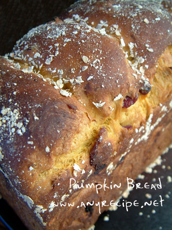 pumpkinbread_whole