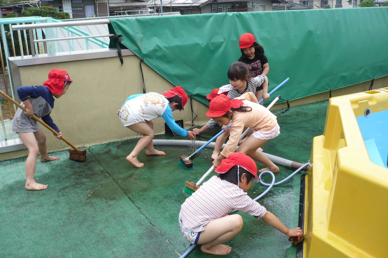 秩父保育園 プール掃除がんばりました 秩父こども園 認めてほめて愛して育てる