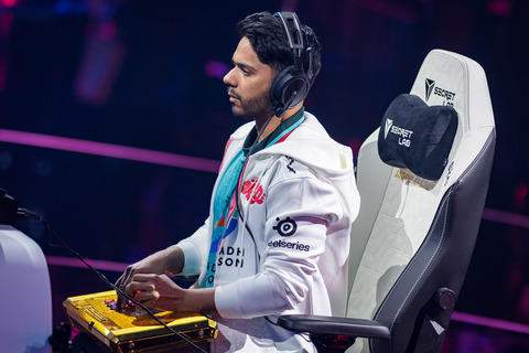 鉄拳で有名なパキスタンのArslan Ash選手が来日、日本を活動の拠点に追加