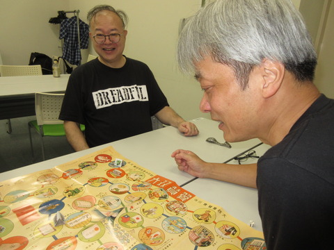 隣組の歌を歌う