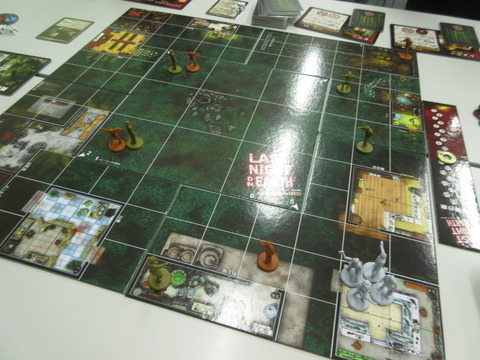 銃砲店に籠もる町民たち