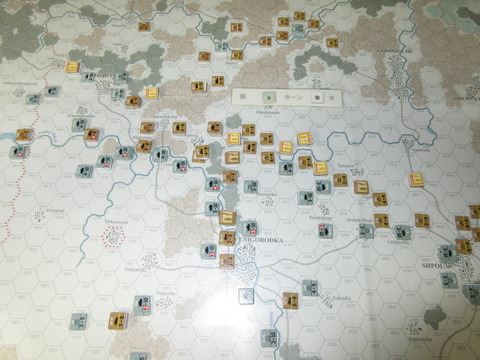 T9D 側面を迂回した装甲部隊が、部隊を救出 ZVENIGORODKAの敵を逆包囲