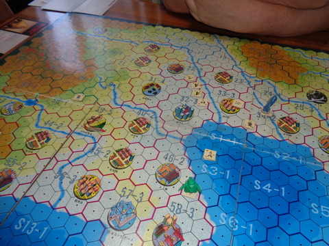 破壊を開始する両星人