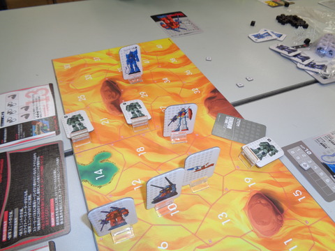 ガンタンク、ガンキャノン、ガンダムも続く