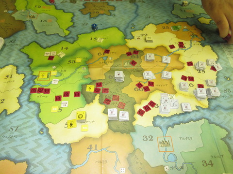 黄が西部をオークから奪回するも