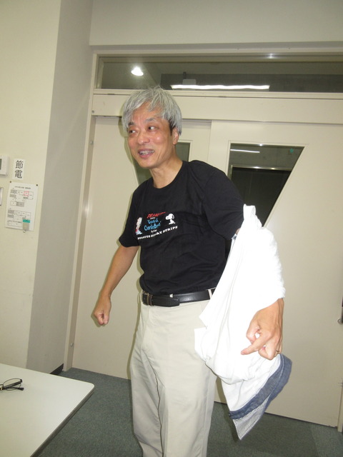 服を1枚脱ぐ？！）