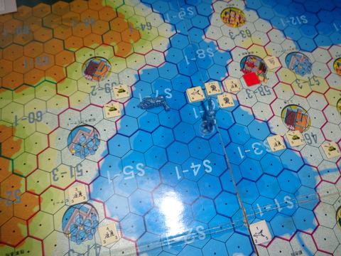 海に逃げるも・・・