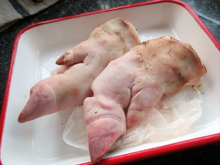 おうちで中華6 豚足を広東風に 毛炙りから始める黄豆燜猪手 吃尽天下 おうちで中華6 豚足を広東風に 毛炙りから始める黄豆燜猪手 吃尽天下