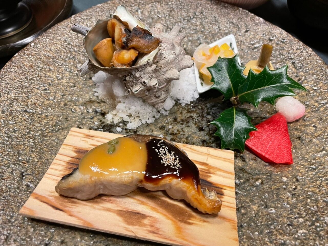 旬の鰆とクリスマスらしい の焼物に仕上げました 和食を楽しむ老舗料亭ちかげ女将の細腕繁盛記