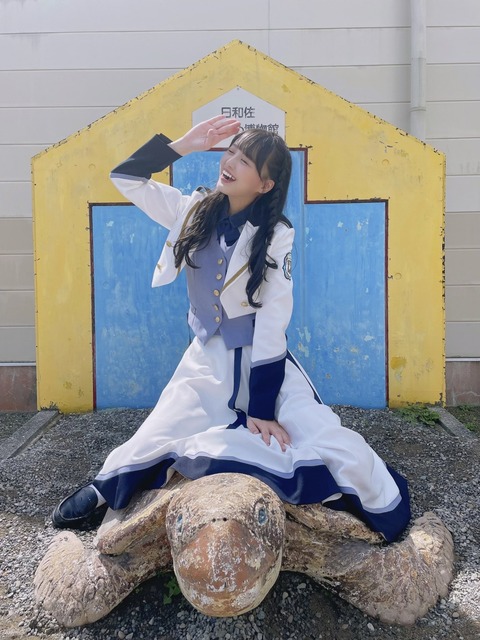 【悲報】STUメンバーの写真に巨大な亀頭が写りこんでしまう事案が発生