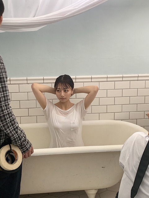 【朗報】AKB48チーム8鈴木優香さん、写真集選抜イベントに出馬表明「デッキは5枚全部わたしにして!」
