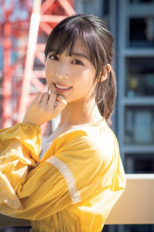 【AKB48】「2万年に1人の美少女」小栗有以(18)がドキッとするような視線!キャミ&ショーパン姿で美肌を大胆披露