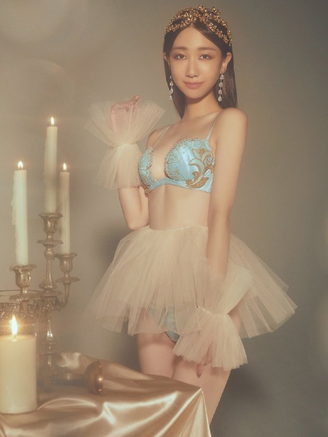 【AKB48】「クレオパトラみたいに美しい!」柏木由紀(31)オリエンタルなランジェリー姿公開!