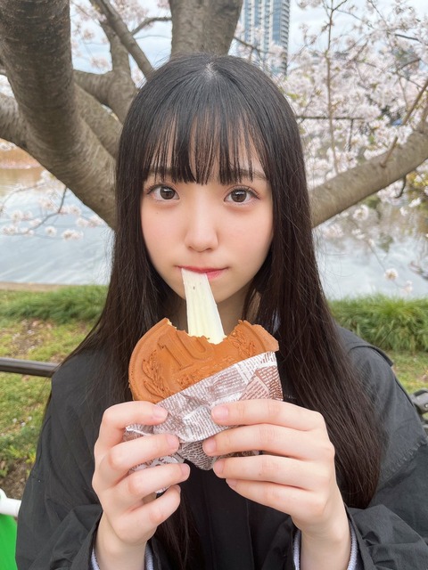 【AKB48】17期研究生の小濱心音が10円玉を食べる姿が話題にwwww