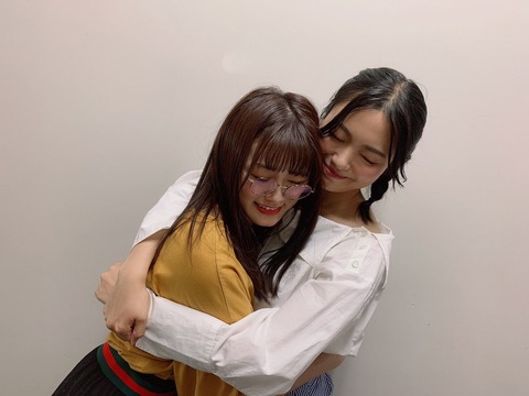 【朗報】長谷川玲奈が北原里英と再会「昨日りえさんに会えました。ぎゅーーーーっ☺」