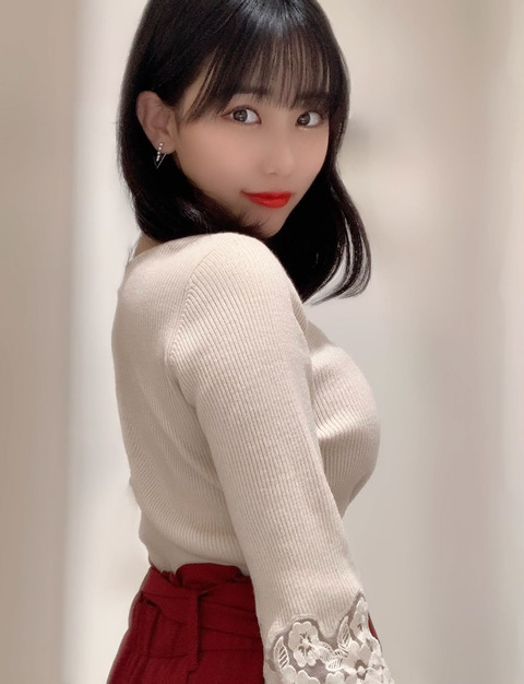 【HKT48】田中美久、破壊力抜群の白ニットコーデにファン悶絶「大人っぽくてドキドキする」
