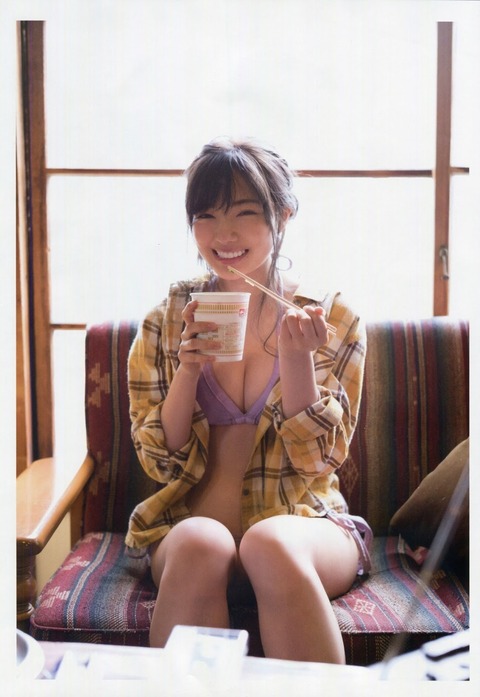 【NMB48】裸でカップヌードルを食べるさえぴぃがエロいと話題にｗｗｗ【村瀬紗英】