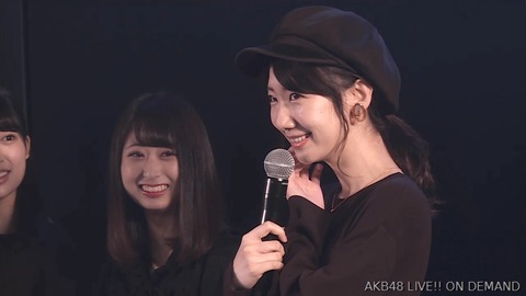 【AKB48】劇場公演のステージにメンバーの母が乱入ｗｗｗｗｗｗ