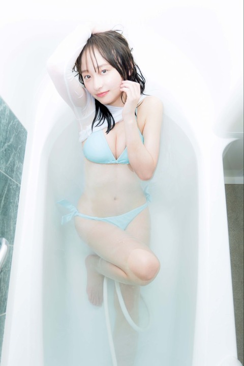 【日向坂46】影山優佳、バスタブ水着ショットに絶賛の声殺到!