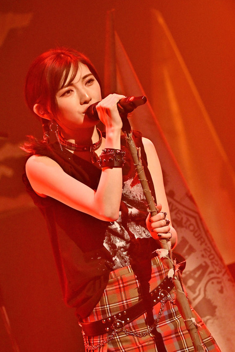 【悲報】AKB48岡田奈々ソロコンサート、1000人キャパの会場で観客500人www