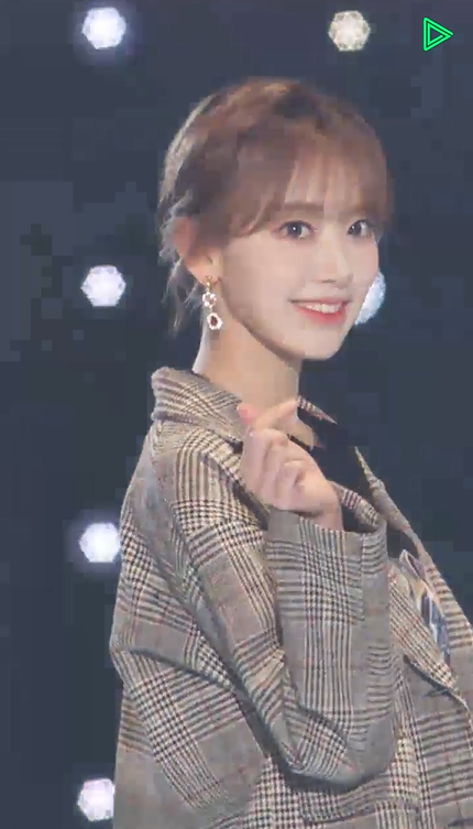 【IZ*ONE】宮脇咲良さん、TGC 2019 AUTUMN/WINTERでランウェイデビュー