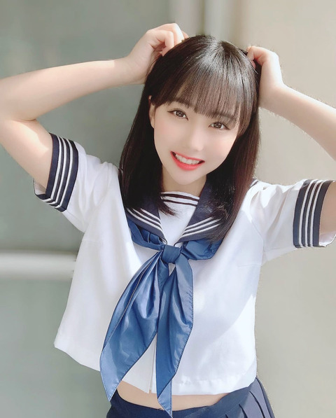 【HKT48】田中美久の19歳のセーラー服ショットが話題「全然、現役でいける」