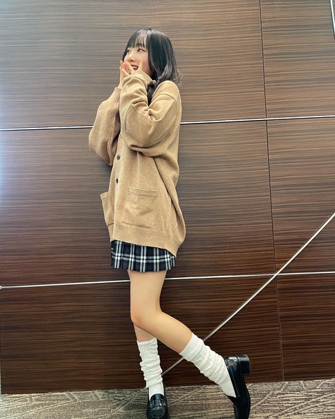 【AKB48】2023年にルーズソックスを履く現役JKがコチラです【徳永羚海】
