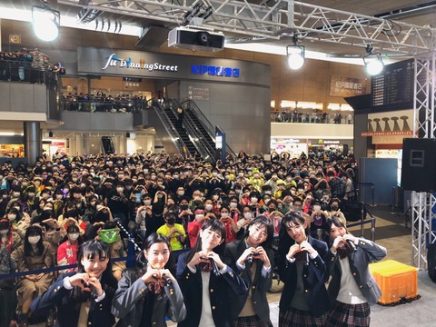 【画像】ライブ中のマスク着用強制した結果がコチラｗｗｗ