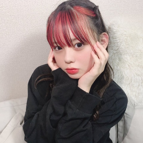【画像】AKB48チーム8宮里莉羅さん(18歳)、ビリー・アイリッシュみたいになるwww