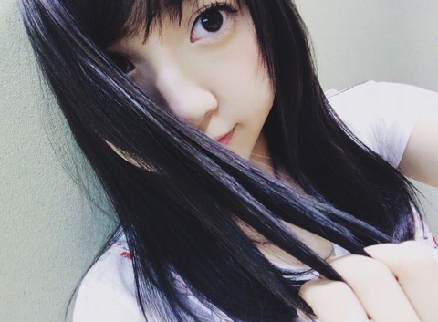 【AKB48】木﨑ゆりあが髪をパールブルーアッシュに染める