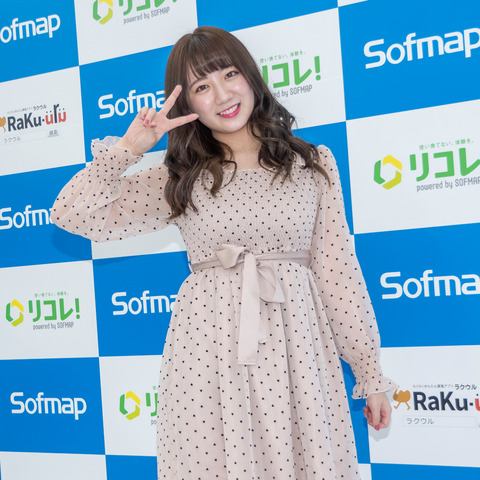 【画像】元AKB48高橋がソフマップデビュー!!!