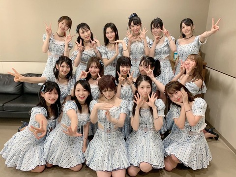 【画像】最新純AKB48選抜16人の集合写真キタ━━━(゚∀゚)━━━!!