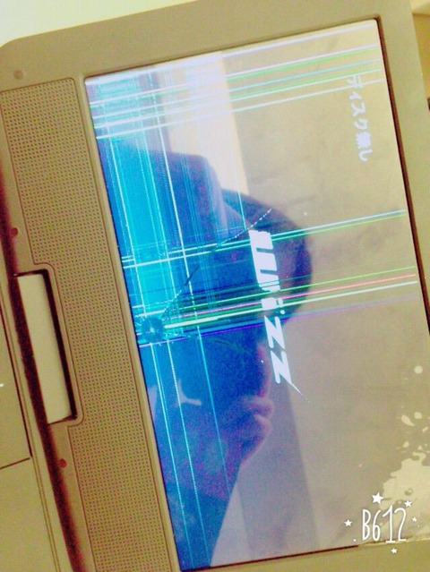 【悲報】SKE48小石久美子のDVDプレイヤーの液晶が公演中に「なぜか」割れる