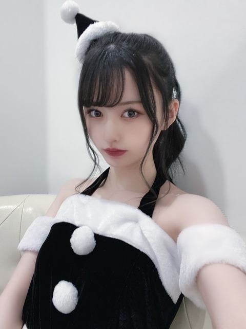 【朗報】NMB48山本望叶ちゃんの黒サンタコスがエロすぎると話題に！