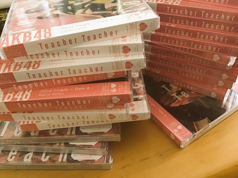 【AKB48】同じCDを何枚も買って特典が貰える商法は何故規制されないのか?